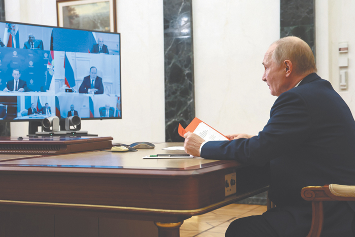 Путин достал красную папку с грифом "совсекретно"