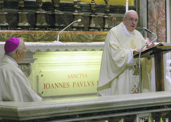  Ватикан. В 100-летие Иоанна Павла II открылся после карантина собор Святого Петра