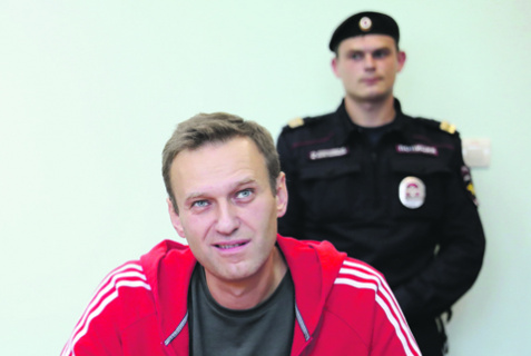 Препроводить Навального домой и там оставить