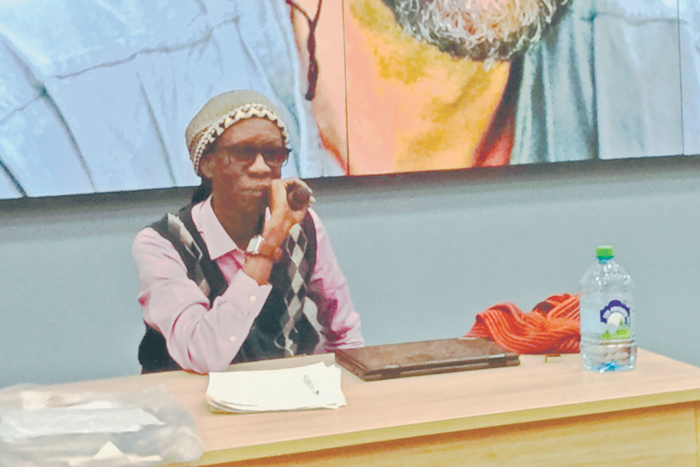 Эпатаж профессора-диджея