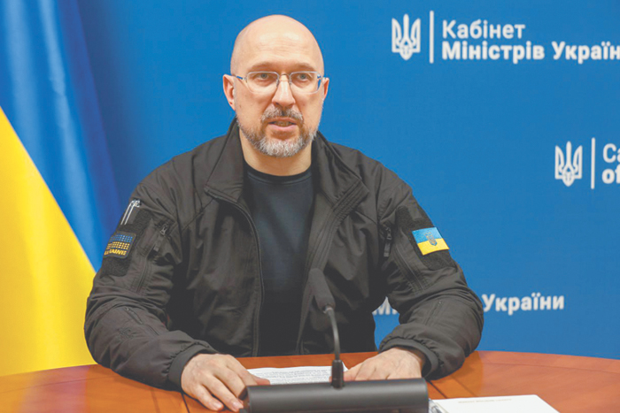 Почти всю помощь от МВФ Киев возвращает в счет обслуживания долга