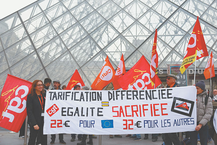 Франция. Сотни сотрудников Лувра вышли на забастовку