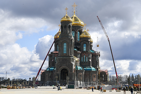 Клерикалы и монархисты просят патриарха убрать Сталина из храма