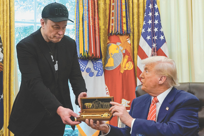 Илон Маск остается в окружении Трампа