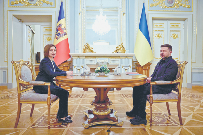 Зеленский не станет помогать Санду разоружать Приднестровье