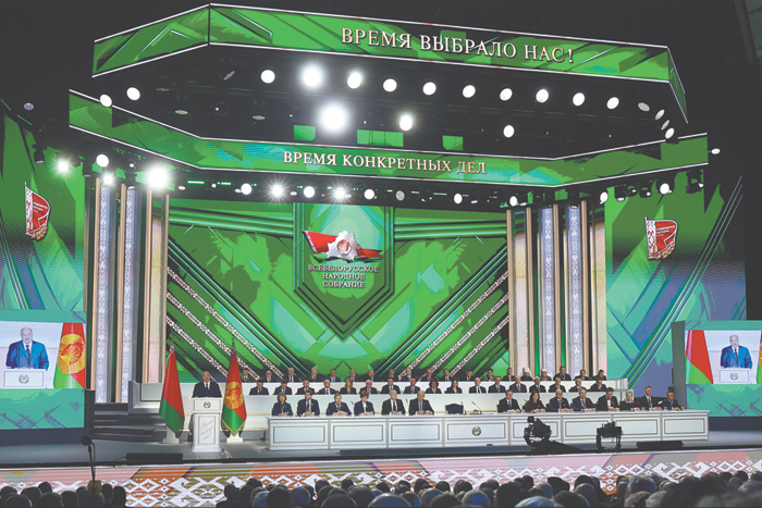 Лукашенко велел "ликвидировать кормушки"