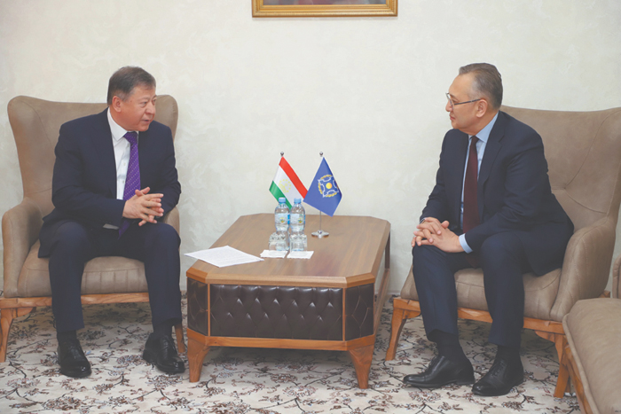 Душанбе удачно балансирует между Пекином и Москвой