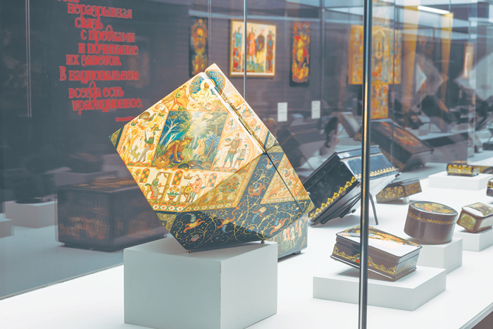 От лаковой миниатюры к "небесному Звенигороду"