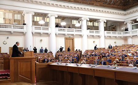 Президент России обращает внимание на предстоящие выборы...