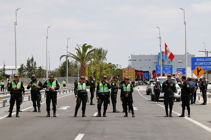 Перу и Чили концентрируют войска на границе между странами