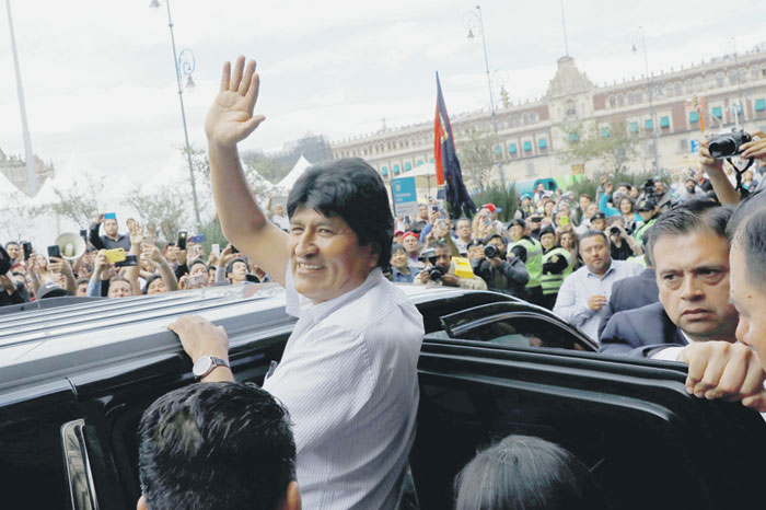 Жанин Аньес подчиняет армию