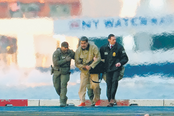 ВАЖНОЕ ФОТО  Николас Мадуро попал из президентского дворца в американскую тюрьму