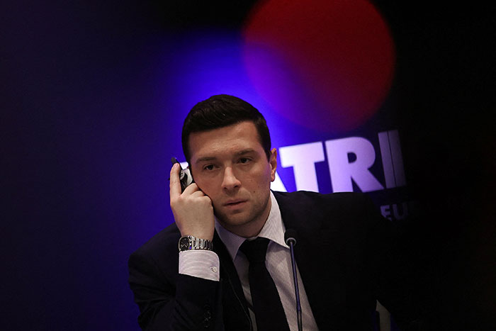 Лидер французских крайне правых счел Россию "многогранной угрозой"