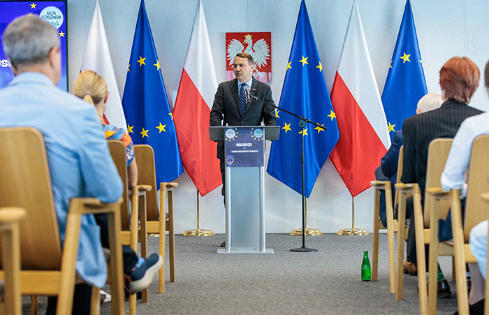 Варшава готова записать в Украинский легион и мужчин, и женщин 