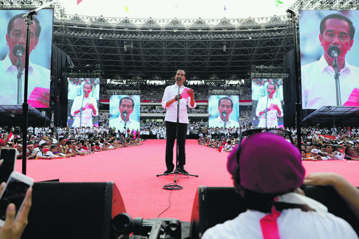 Индонезия изберет человека из народа или зятя диктатора