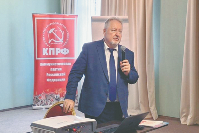 КПРФ переживает атаку уже с трех сторон