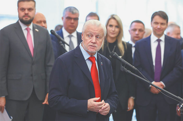 Коммунистов теснят на обочину истории