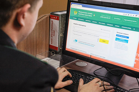 Судебные приставы должны работать с должниками по ночам