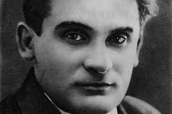 Творческая интеллигенция в объятьях власти