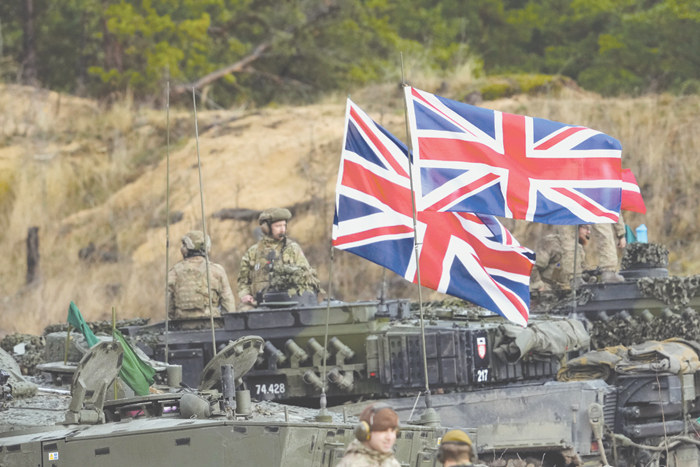 Перед выборами в парламент британцам пообещали вернуть воинскую повинность