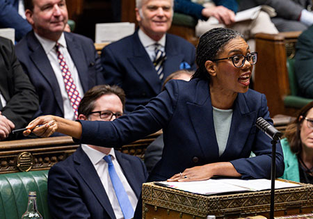 Старейшая британская партия готова забыть об экологии ради дешевого бензина