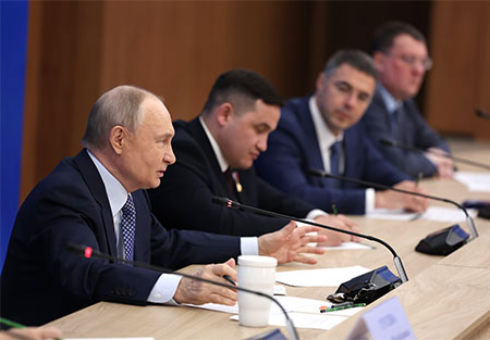 В День местного самоуправления Путин не говорит о муниципальной реформе...