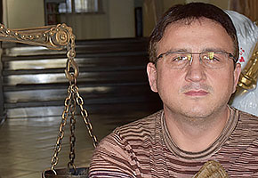 Заключенный под стражу юрист Кантемир Карамзин подал иски к ФСИН