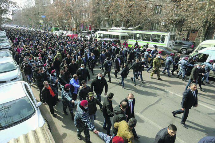 Армия против Пашиняна