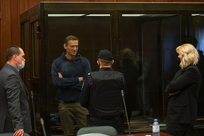 Навальный превратил рассмотрение своего дела в митинг