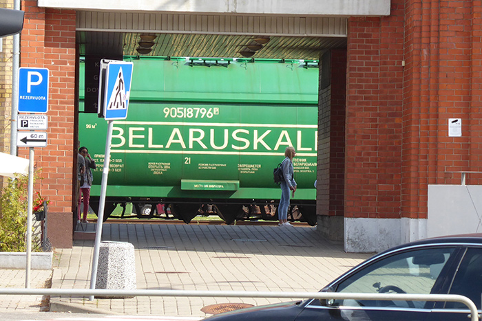 Санкции пока не останавливают экспорт белорусского калия