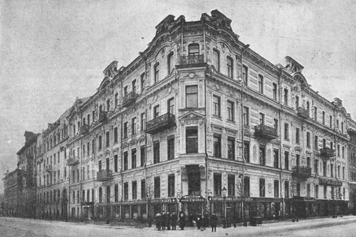 Склеить двух столетий позвонки