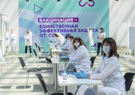 Кому нужна третья прививка от COVID-19