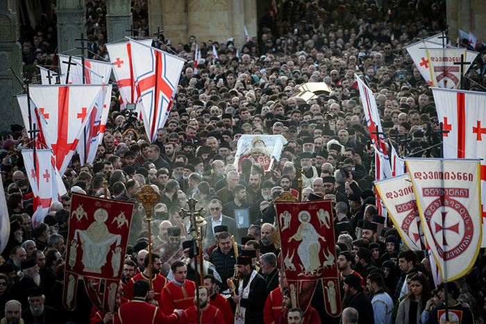 В Тбилиси простились с главой Грузинской церкви Илией II...