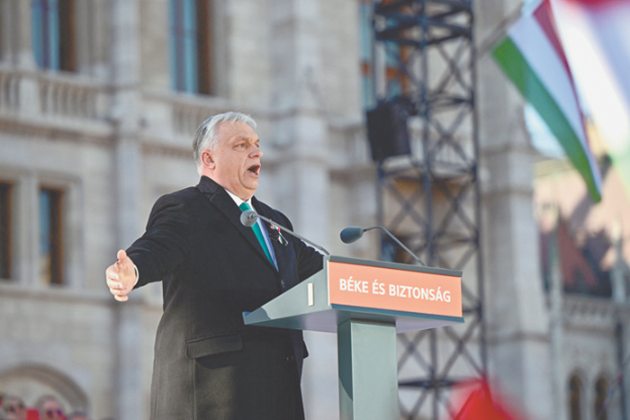 Скандал из-за прослушки главы МИД Венгрии распространился на несколько стран ЕС