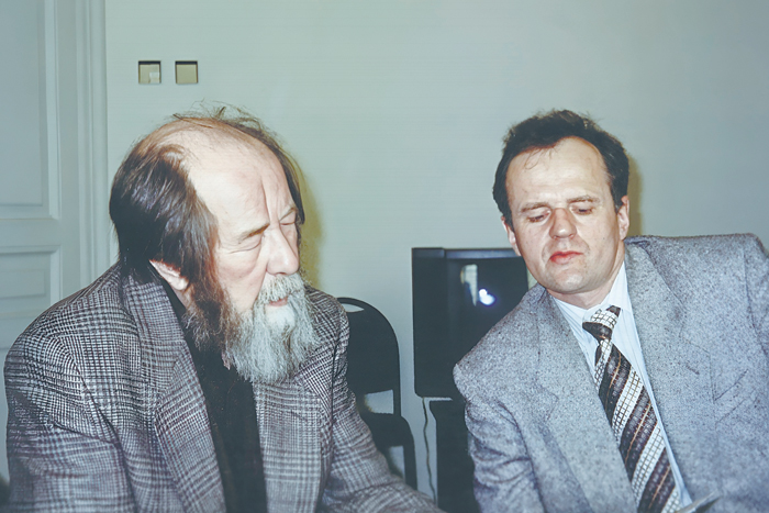 Светящийся мост продолжает свою жизнь