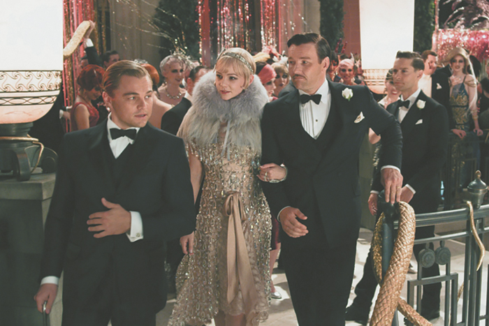 След ботинка на спине