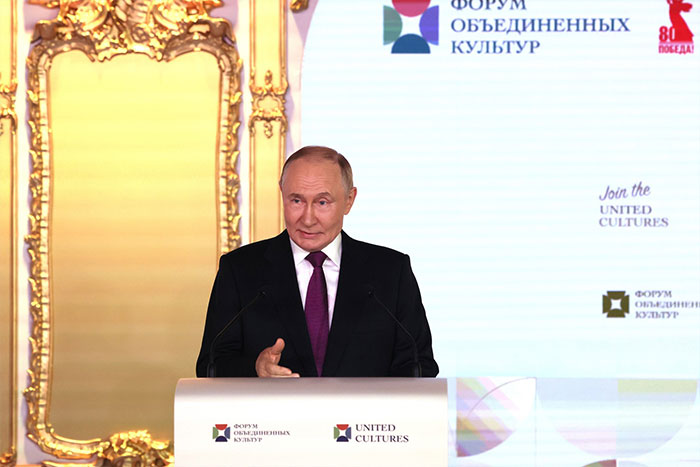 Путина знакомят с достижениями науки, культуры и бизнеса