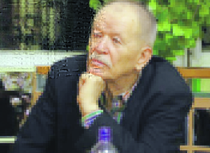 Живешь, как в проходной