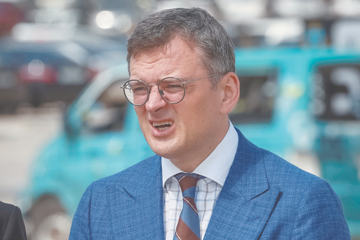 Экс-глава МИД Кулеба пообещал вернуться в Киев