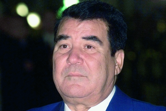 Бывший Вечно великий. Первый президент Туркменистана Ниязов уничтожал целые кланы