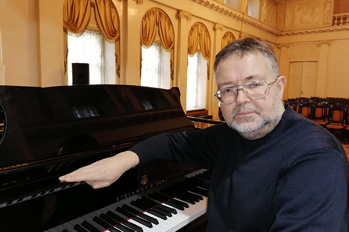 Композитор Антон Висков реконструирует сочинения Георгия Свиридова, которые остались лишь в записи на бытовой магнитофон
