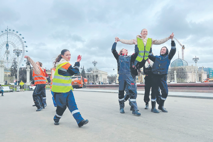 ВДНХ весной и летом ждет гостей на спектакли, парады и фестивали