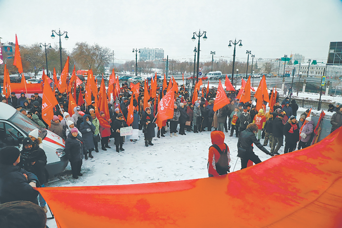 КПРФ 7 ноября праздновала возвращение в 2019 год