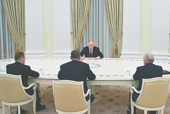 Конкуренты не устают поздравлять Путина с победой