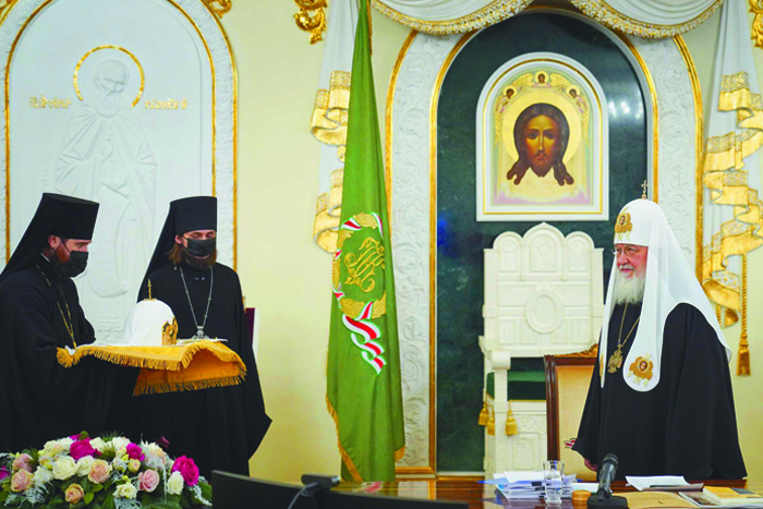 Патриарх Кирилл приобрел Африку и новый куколь