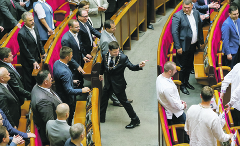Фото недели. Владимир Зеленский принял присягу и  распустил Раду