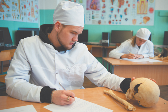 Депутаты начали битву за мягкий подход к земским докторам