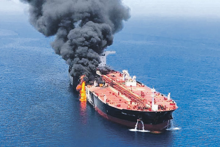 Торпедная атака в Оманском заливе подняла цены на нефть