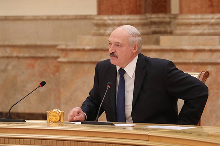 Лукашенко пытается срочно сбить цену на российский газ