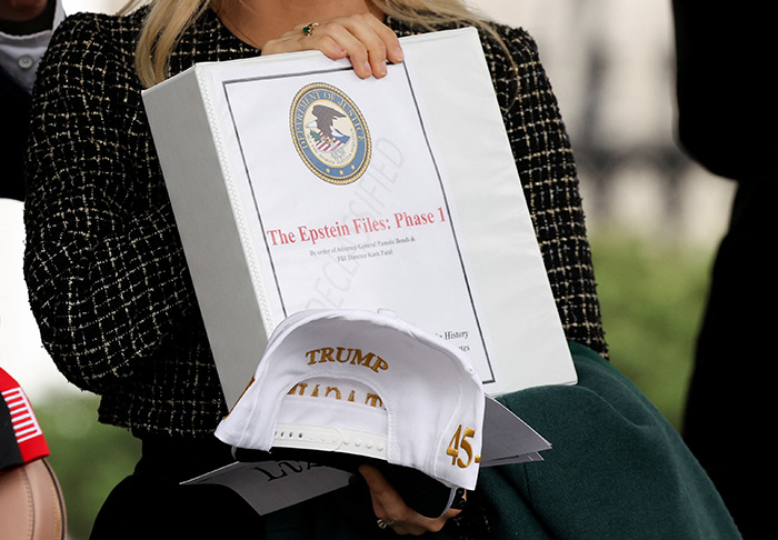 Раскручивание дела Эпштейна топит рейтинг Трампа